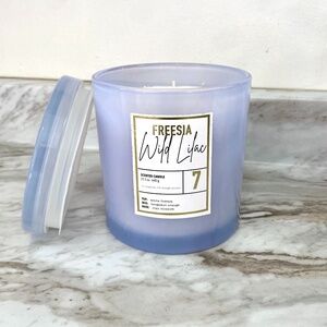 🪞 NWT fressia wild lilac layered scented large candle + diffuser lid home decor